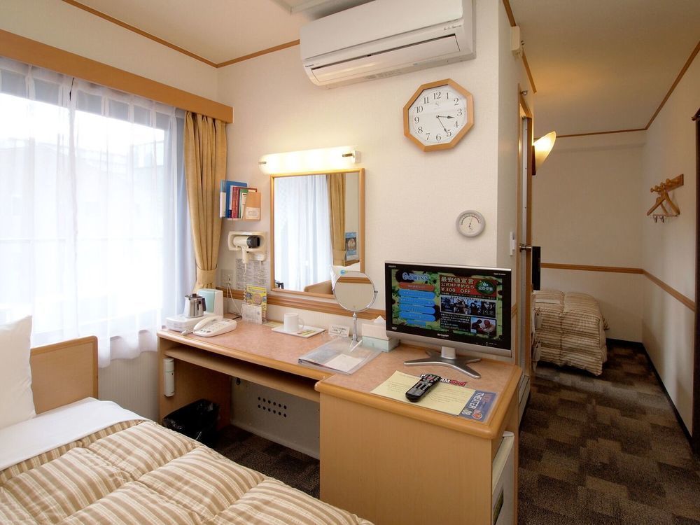 Toyoko Inn Kashiwa Eki Nishi Guchi Bagian luar foto